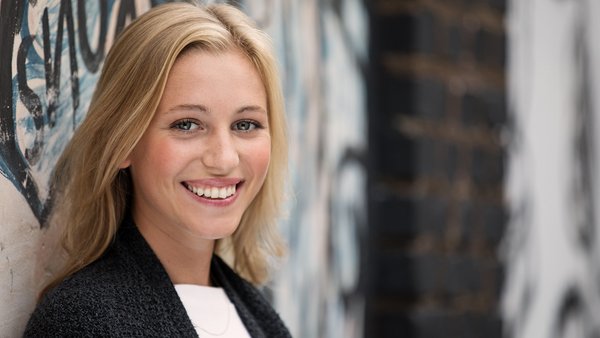 Pénzügyi megoldásaink Tanácsadó hölgy